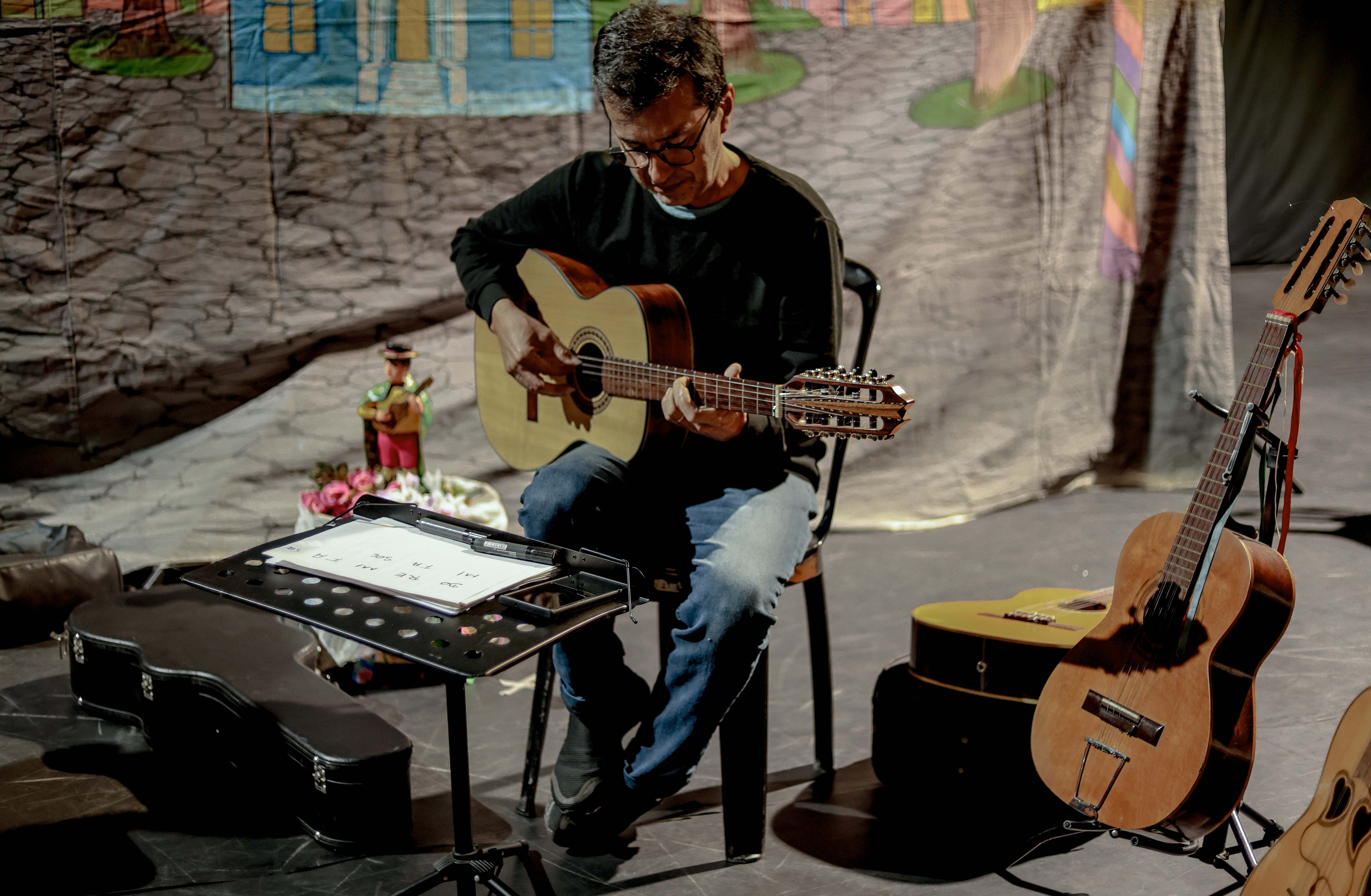 Imagem do evento Encontro com Artes: oficina "A Viola Caipira na Música Popular”